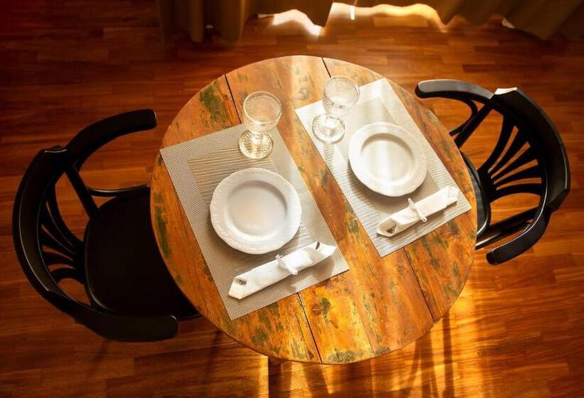 سوئیت با وان آب گرم, Naca Suite