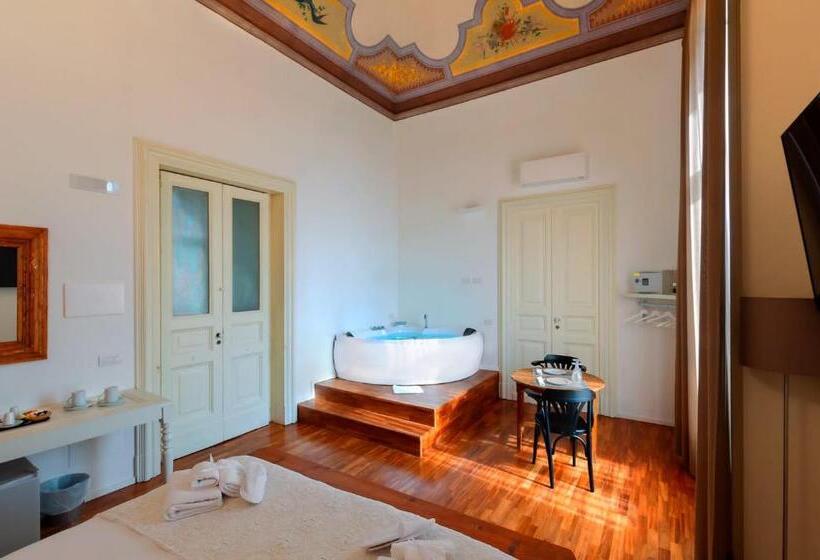 سوئیت با وان آب گرم, Naca Suite