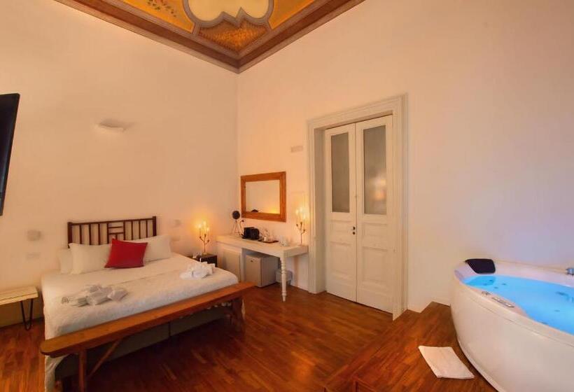 سوئیت با وان آب گرم, Naca Suite