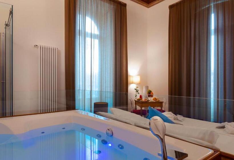 سوییت لوکس, Naca Suite