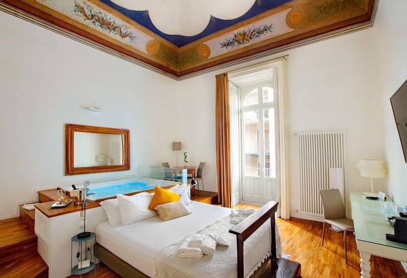 سوئیت با وان آب گرم, Naca Suite