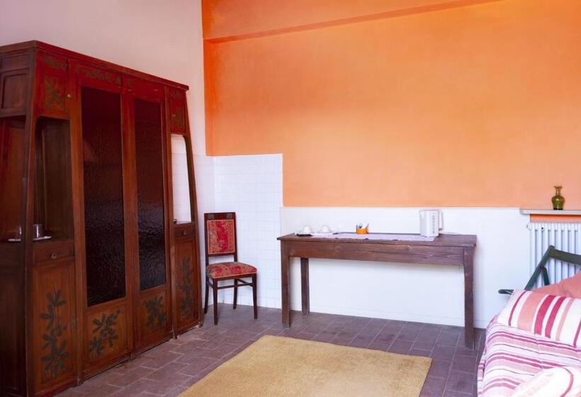 דירת חדר, La Rocca Delle Pigne