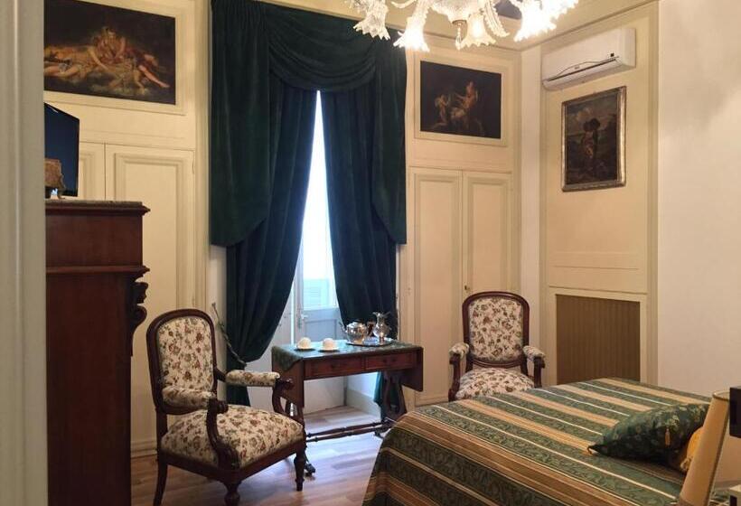 Standard room with outdoor bath, Palazzo Laguardia