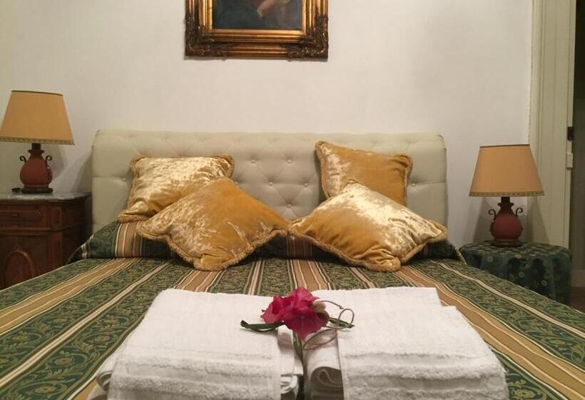 Standard room with outdoor bath, Palazzo Laguardia