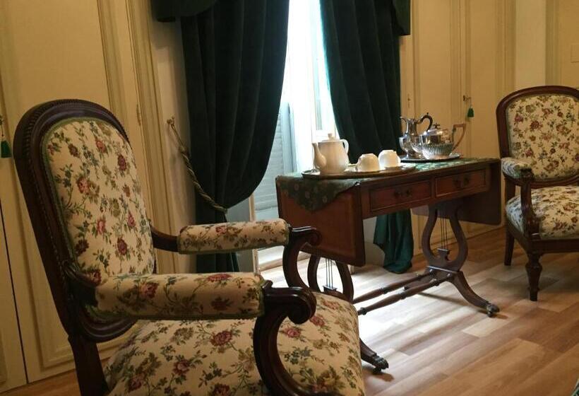 Standard room with outdoor bath, Palazzo Laguardia