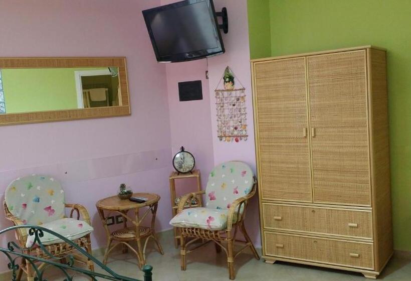 オーシャンビュースタンダードルームバルコニー付き, B&b Sunshine