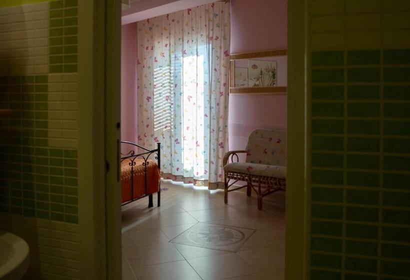 חדר סטנדרט נוף לים עם מרפסת, B&b Sunshine