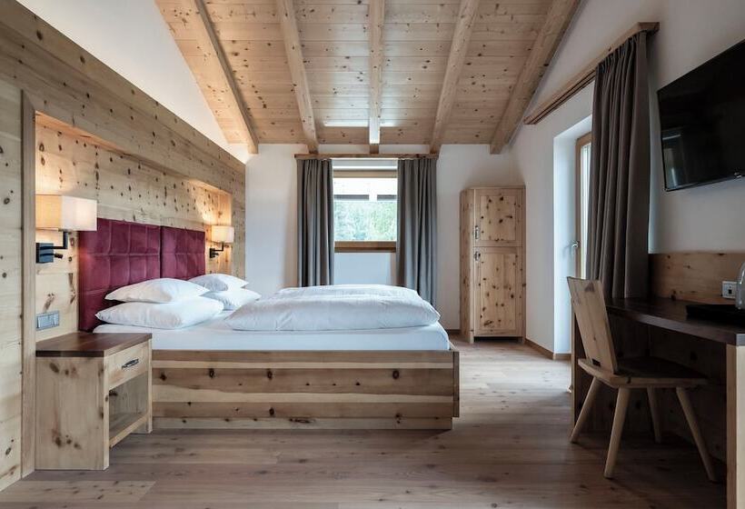 سوئیت جونیور با چشمانداز, Dolomites Nature Hotel Vigilerhof
