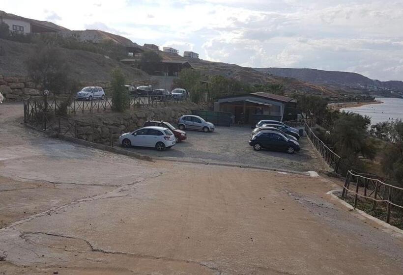 استودیوی استاندارد با چشم‌انداز دریا, Atlantis