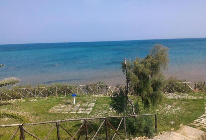 استودیوی استاندارد با چشم‌انداز دریا, Atlantis