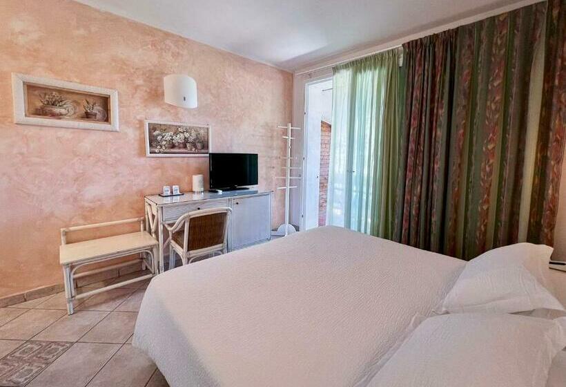 اتاق استاندارد با بالکن, Meridiana