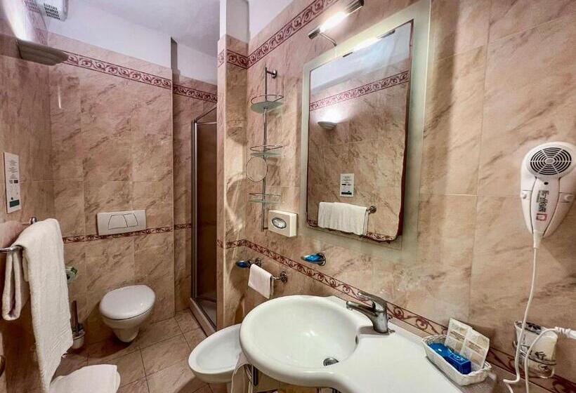 اتاق استاندارد با بالکن, Meridiana