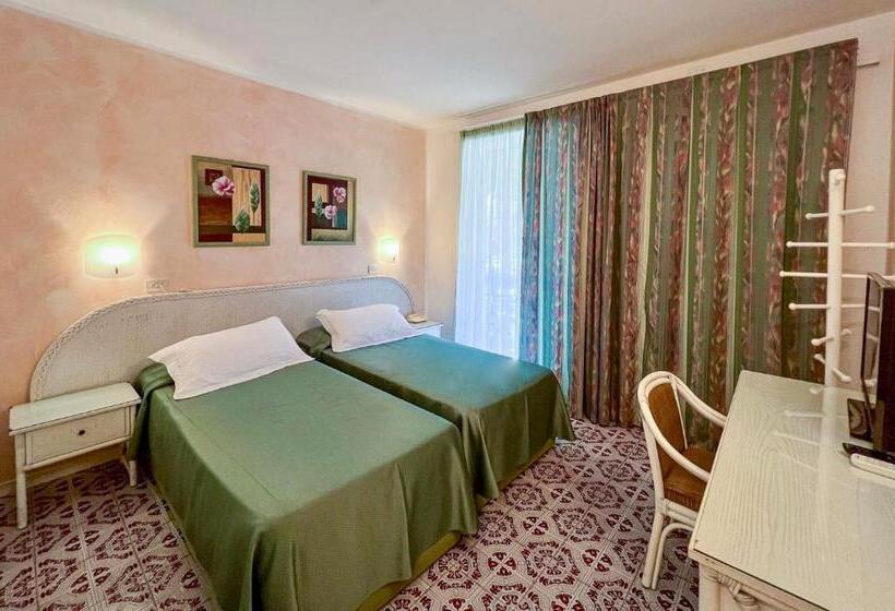 اتاق استاندارد با بالکن, Meridiana