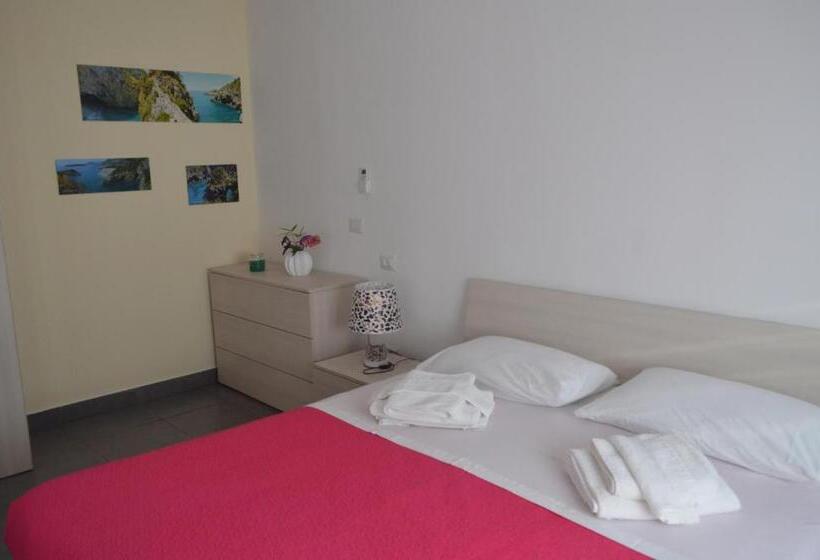 スタンダードルーム, Quiero Más B&b