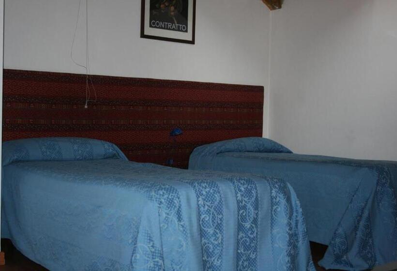 غرفة قياسية ثلاثية, Albergo Cavallino