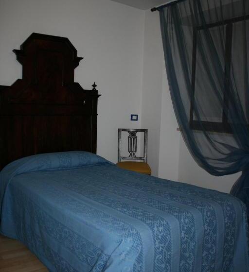 اتاق استاندارد یک نفره, Albergo Cavallino