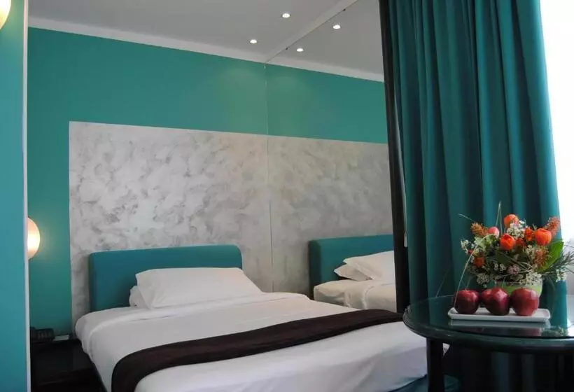 Superior Yhden Hengen Huone, Business