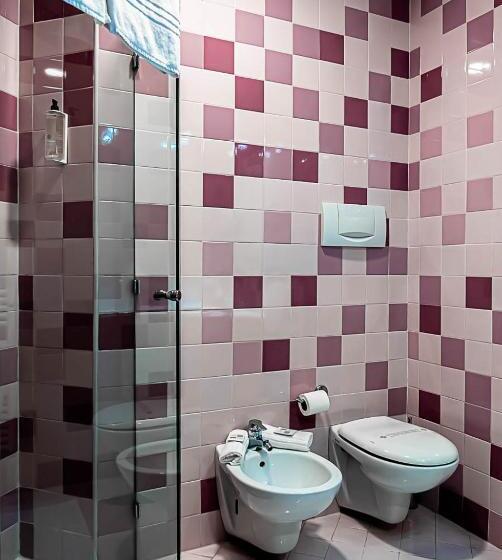 غرفة سوبيريور, Business