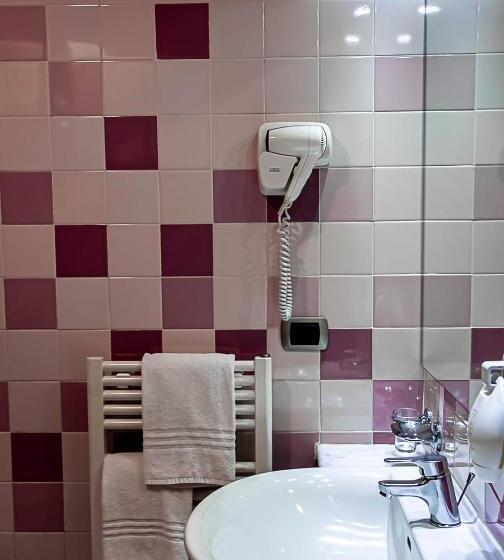 غرفة سوبيريور, Business