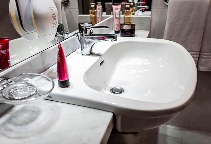 غرفة عائلية, Business