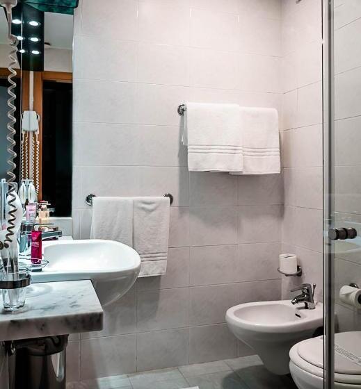 غرفة قياسية, Business