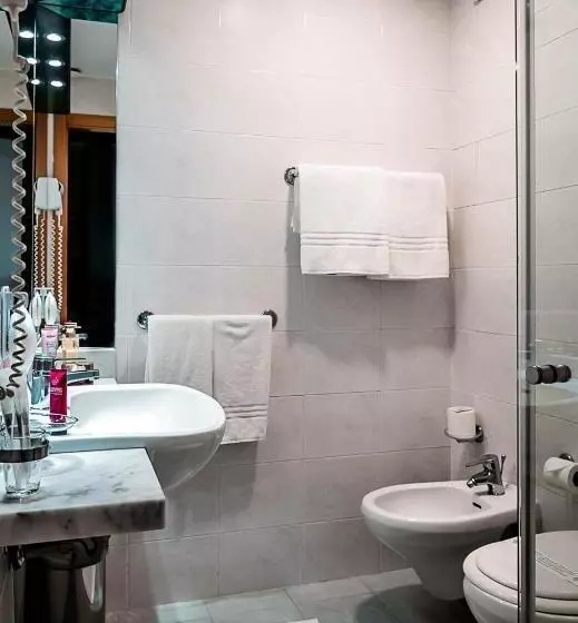 Standard Yhden Hengen Huone, Business