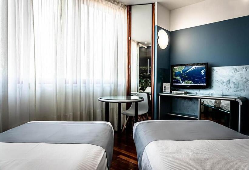 غرفة سوبيريور, Business