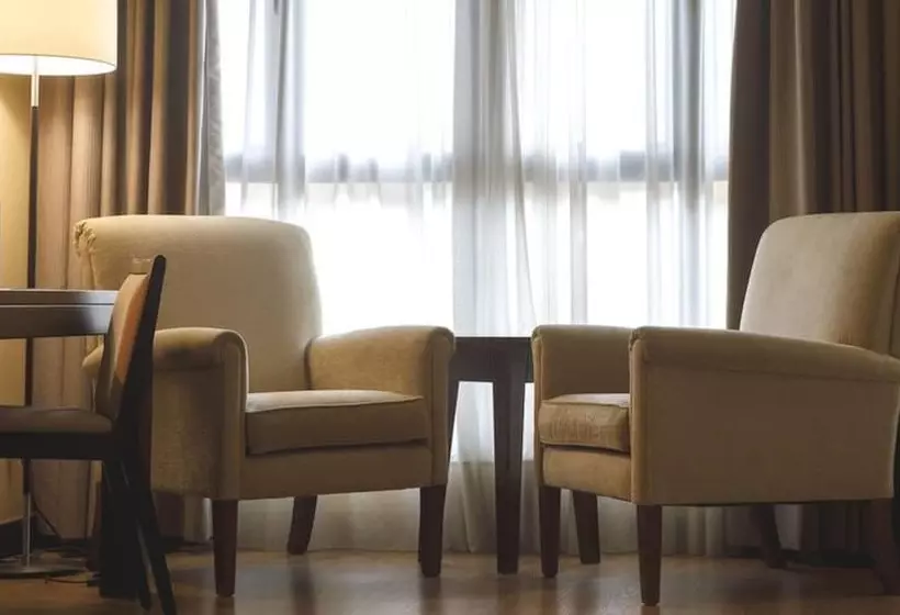 اتاق استاندارد سه نفره, Gran Hotel Ciudad De Barbastro