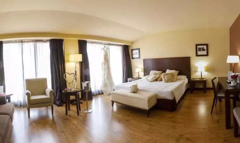 سوییت, Gran Hotel Ciudad De Barbastro