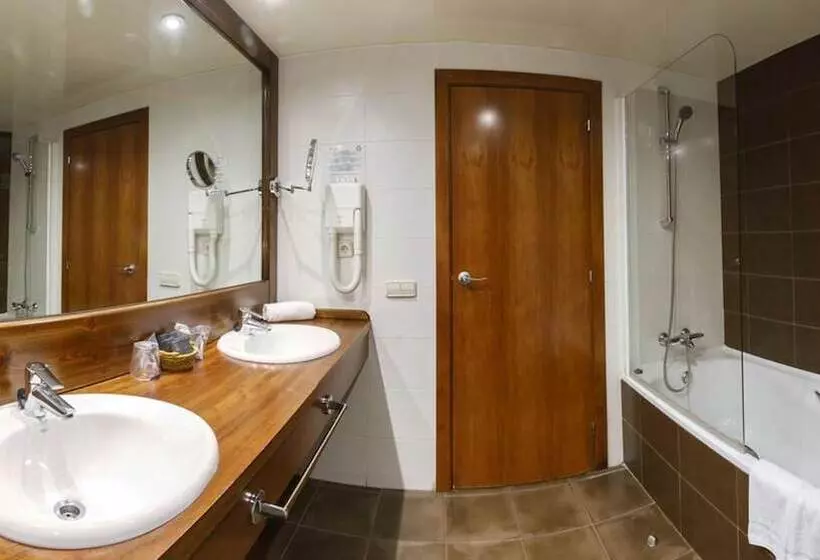 اتاق خانوادگی, Gran Hotel Ciudad De Barbastro