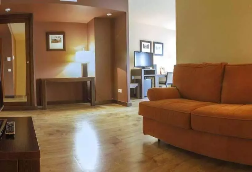 اتاق خانوادگی, Gran Hotel Ciudad De Barbastro