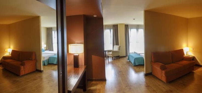 패밀리 룸, Gran Hotel Ciudad De Barbastro