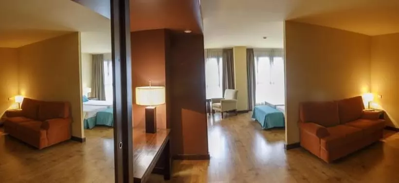 اتاق خانوادگی, Gran Hotel Ciudad De Barbastro