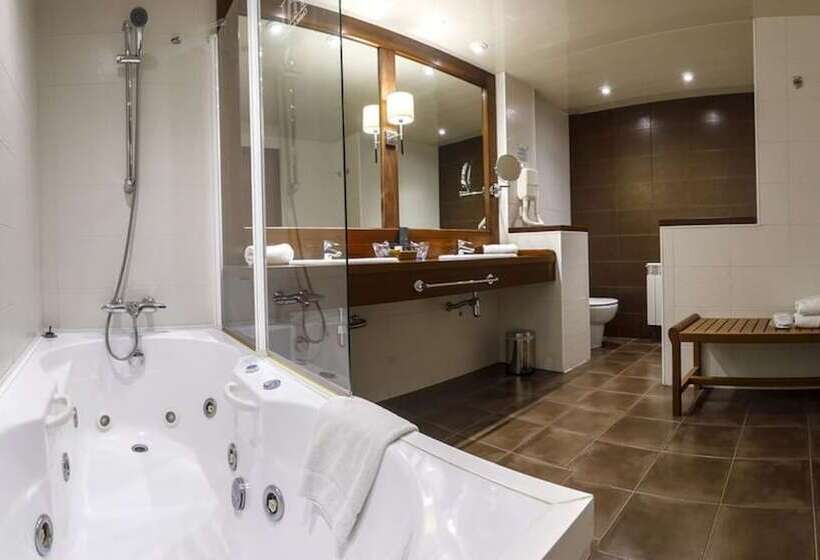 주니어 스위트, Gran Hotel Ciudad De Barbastro