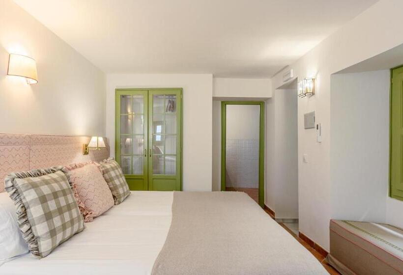 اتاق استاندارد سه نفره, Nüa Giralda