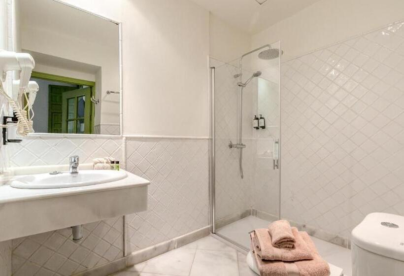 اتاق اکونومی, Nüa Giralda