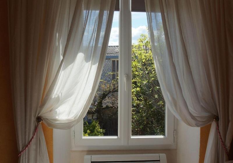 Номер Стандарт, Le Manoir Du Raveyron