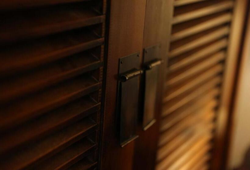 اتاق استاندارد چهار تخته, Les Cèdres