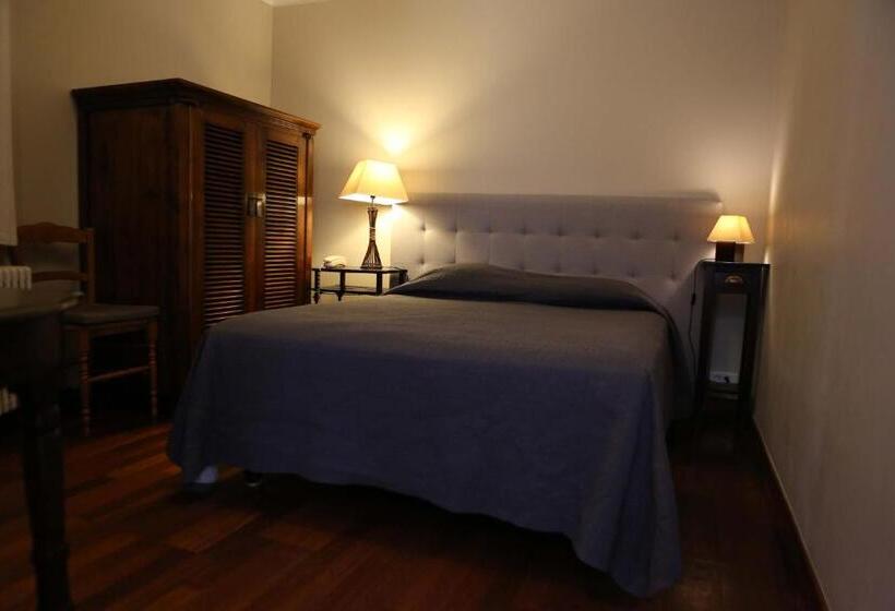 اتاق استاندارد چهار تخته, Les Cèdres