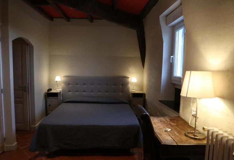 اتاق استاندارد چهار تخته, Les Cèdres