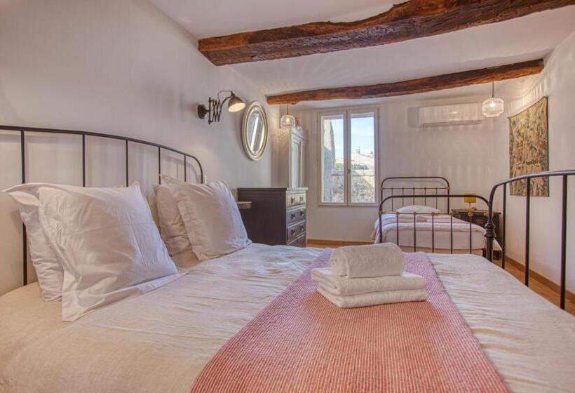 Трехместный Номер Классика, Hôtel Restaurant Les Remparts