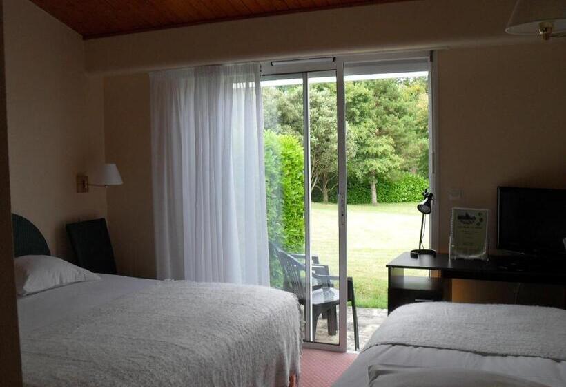 Номер Стандарт Трехместный, Logis Hôtel Val De Vienne