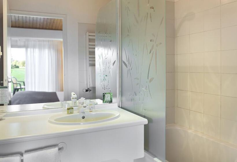 Номер Стандарт Трехместный, Logis Hôtel Val De Vienne