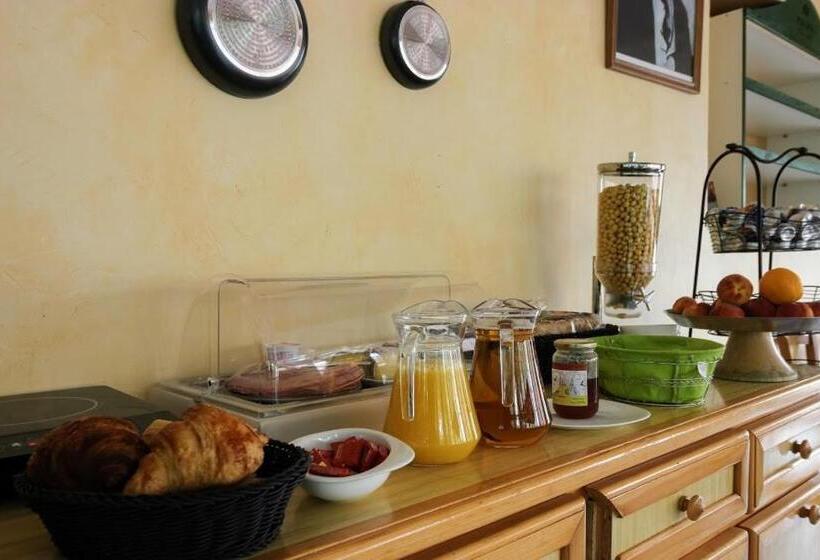 패밀리 룸, Logis Hotel Restaurant Auberge Les Rives De L Arzon