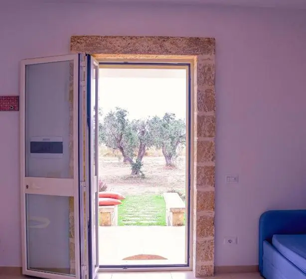 庭の見えるスタンダードトリプルルーム, Agriturismo Tenuta Calitre