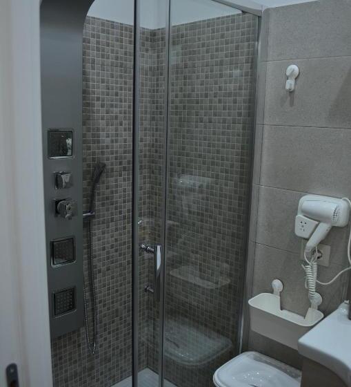 اتاق لوکس با بالکن, Villa Longardi