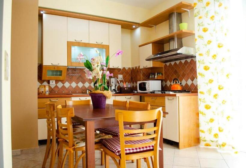 اتاق لوکس با چشمانداز دریا, Villa Longardi