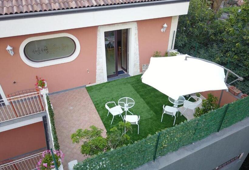 اتاق لوکس با بالکن و چشمانداز دریا, Villa Longardi