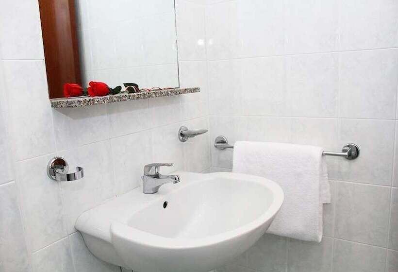 Standard Neljän Hengen Huone Merinäkymä, Caesar