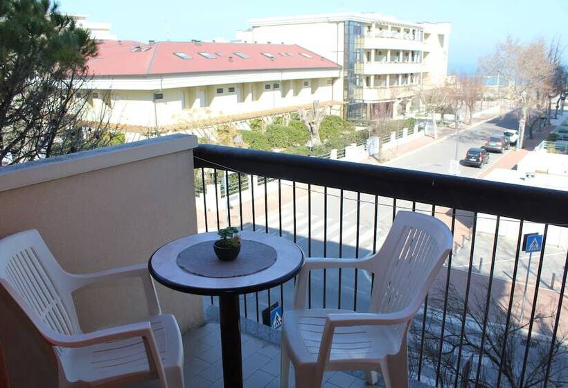 Standard Neljän Hengen Huone Merinäkymä, Caesar